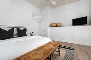 Unclassified image, 4 of 48, button - The Ressman Haus at MarktPlatz with Hot Tub! (Fredericksburg)