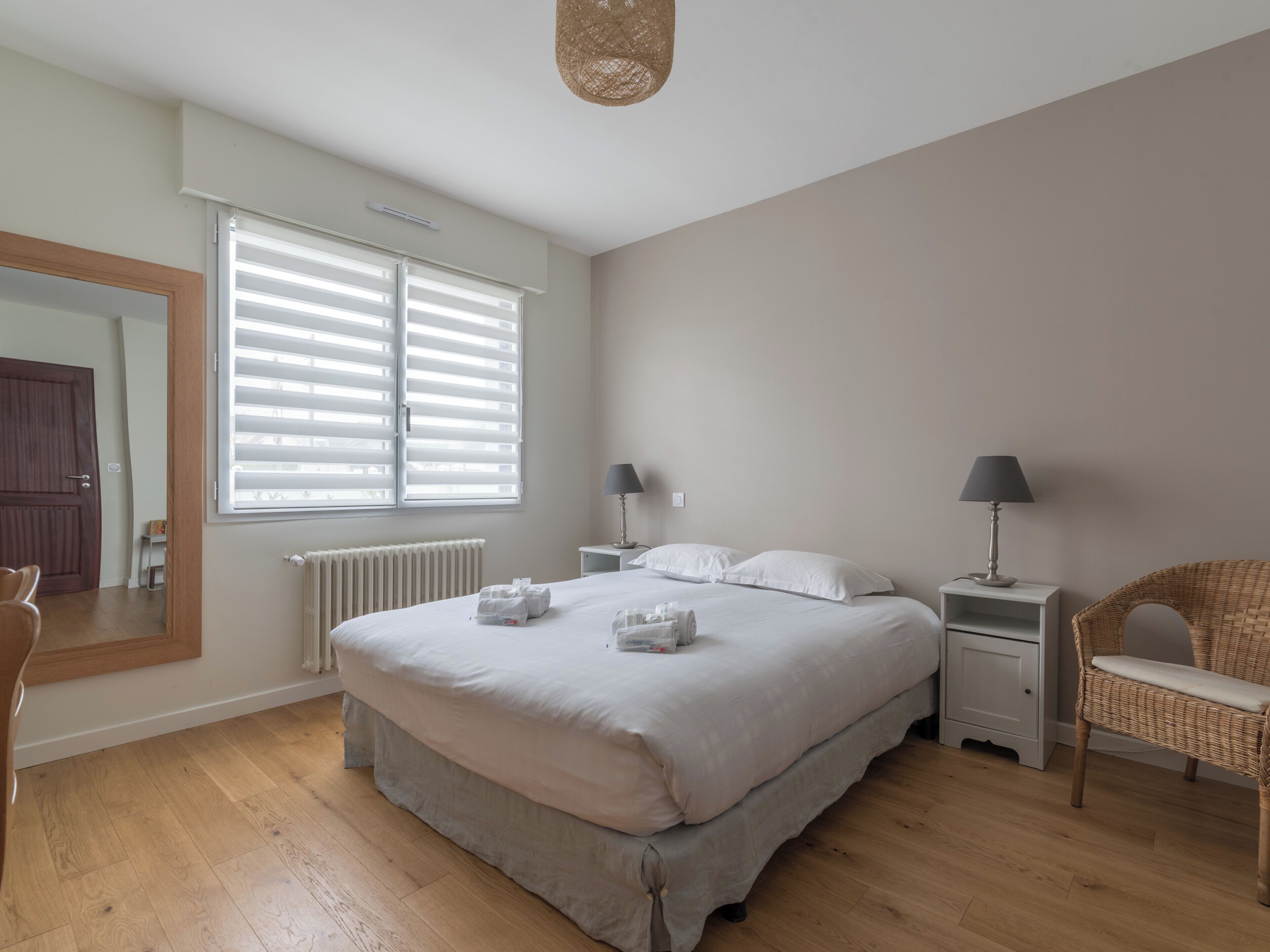 4 chambres, fer et planche à repasser, Wi-Fi, draps fournis