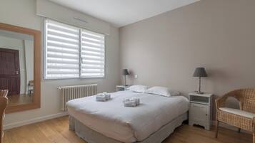 4 chambres, fer et planche à repasser, Wi-Fi, draps fournis