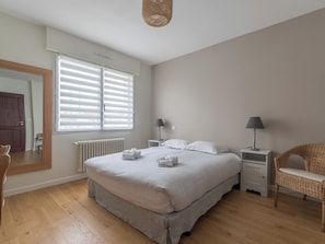 4 chambres, fer et planche à repasser, Wi-Fi, draps fournis