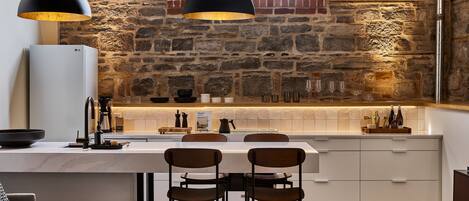 1 Bedroom King Premium | Private kitchen | Full-sized fridge, microwave, oven, stovetop