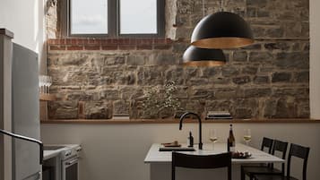 1 Bedroom Queen Loft | Private kitchen