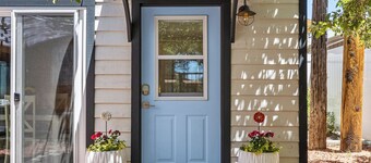 Your Winter Solitude âą Quiet Escape âą Hot Tub âą Snowbowl & Downtown Walks