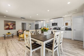 Dining - Your Winter Solitude • Quiet Escape • Hot Tub • Snowbowl & Downtown Walks (Flagstaff)