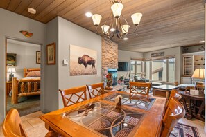 Dining - Ski-in Ski-out, Hot Tub, Covered Parking! (Durango)