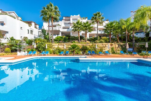 Las Tortugas Marbella – Luxury Penthouse with Sea Views & Jacuzzi