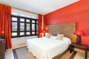 2 間睡房、房內夾萬、熨斗/熨衫板、可攜式嬰兒床