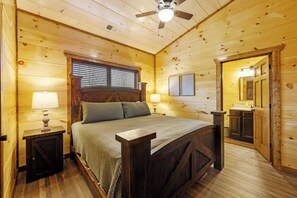 8 bedrooms, travel crib, free WiFi, bed sheets