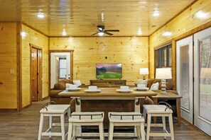 Dining - Sleeps 22•Heated Pool•HotTub•Game Room•PigeonForge (Pigeon Forge)