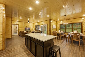 المنشأة من الداخل