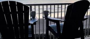 Sunny 1/1 BEACH FRONT Condo  overlooking the ocean! :) ,  Steps to the beach!