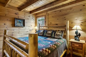 4 bedrooms, iron/ironing board, WiFi, bed sheets - Lazy Bear in Pigeon Forge (Pigeon Forge)