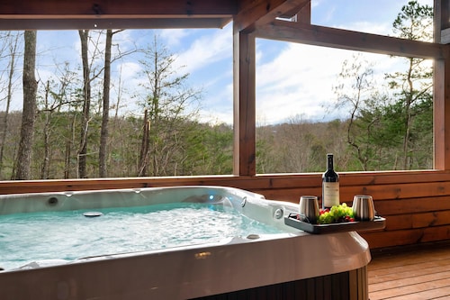 Lazy Bear in Pigeon Forge