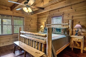 4 habitaciones, tabla de planchar con plancha, wifi y ropa de cama 