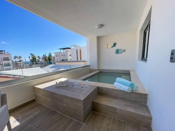 Pool - Incredibly Beautiful condo just steps to the beach (Punta Cana)