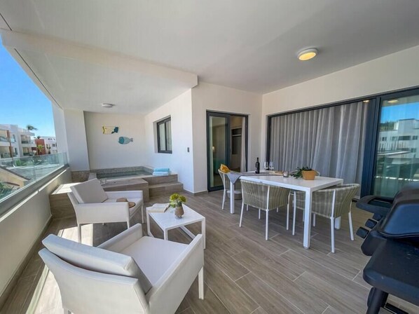 Outdoor dining - Incredibly Beautiful condo just steps to the beach (Punta Cana)