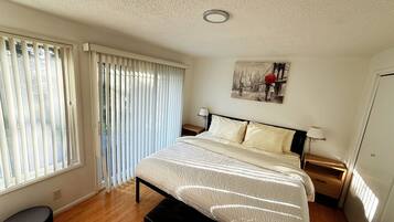 3 bedrooms, desk, WiFi, bed sheets