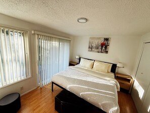 3 bedrooms, desk, WiFi, bed sheets