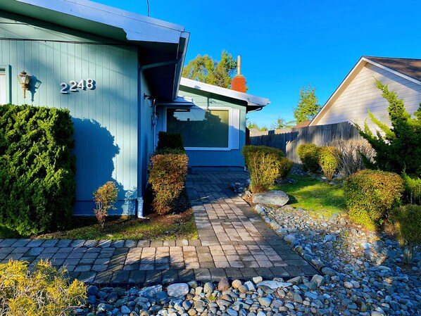 Exterior - 30% OFF Monthly Stay Convenient Location (North Bend)