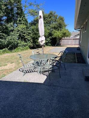 Outdoor dining - 30% OFF Monthly Stay Convenient Location (North Bend)