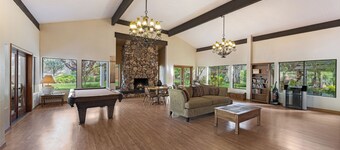 Sedona Eco-Friendly Condo w/ Pool: Walk to Shops Restaurants Golf & Trails