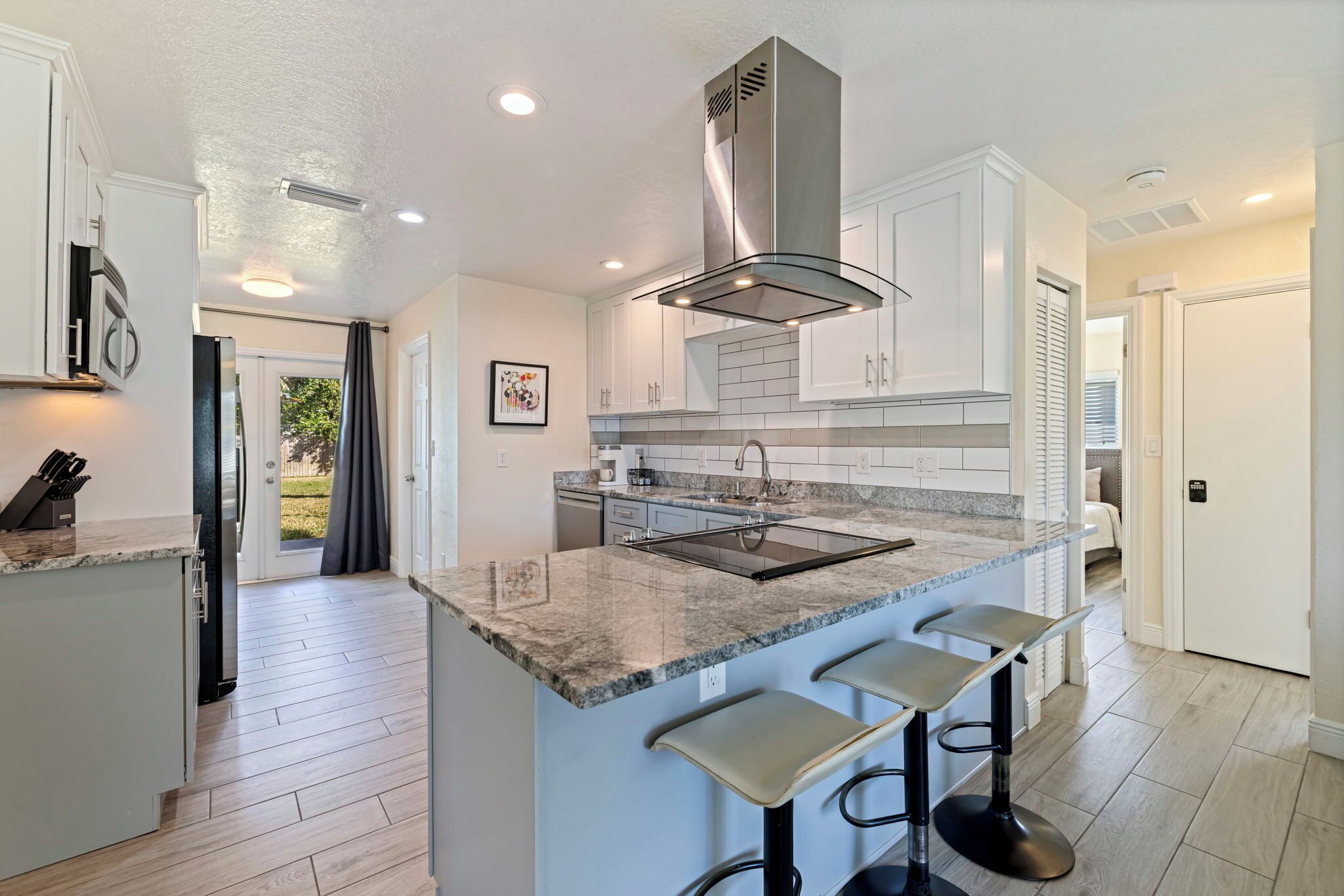 冰箱、微波炉、烤箱、炉灶