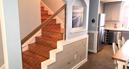 Sunset Shores--4 BR/3 BA, Walk to the Beach, Heated Pool, Dogs OK