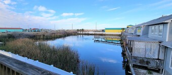 Sunset Shores--4 BR/3 BA, Walk to the Beach, Heated Pool, Dogs OK