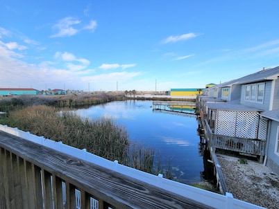 Sunset Shores--4 BR/3 BA, Walk to the Beach, Heated Pool, Dogs OK