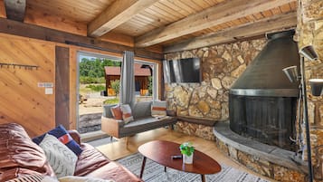 Smart TV y chimenea