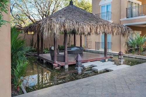 1 block to ocean POOL 2BR/3BA, sleeps 5