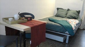 Silitysrauta/-lauta, vuodevaatteet, pääsy pyörätuolilla