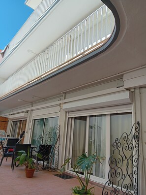 Exterior detail - Ground floor studio 17 m2 Beachfront and sheltered terrace (Canet-en-Roussillon)