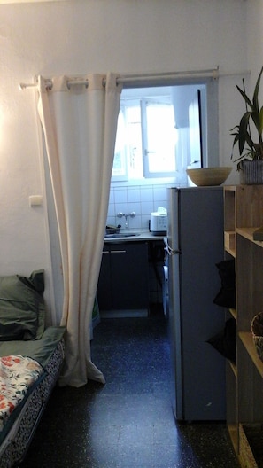 Interior - Ground floor studio 17 m2 Beachfront and sheltered terrace (Canet-en-Roussillon)