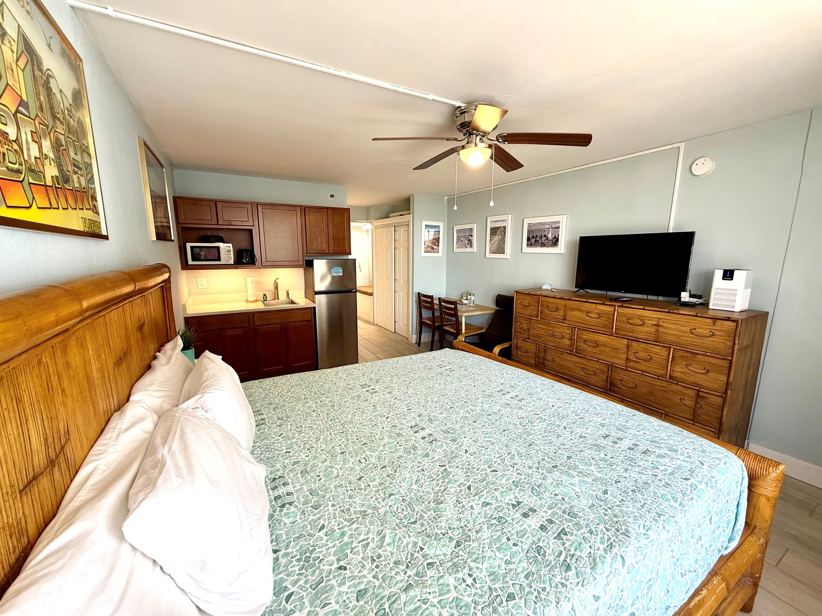 Free WiFi, bed sheets