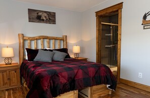 2 bedrooms, iron/ironing board, travel crib, free WiFi