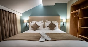 Room - Sleeps 6 · 3 bedrooms · 2 baths · private parking — old town Colmar (Colmar)