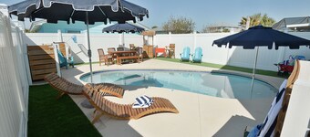 Heated pool, Steps2beach, Arcade, 65” outdoor TV