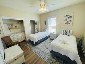 3 habitaciones, tabla de planchar con plancha, wifi y ropa de cama