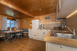 Fridge, stovetop, dishwasher, coffee/tea maker - Apartment directly on the mountain, with a wonderful view of the mountains (Mörtschach)