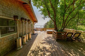 House, Private Bathroom, Ocean View (Byrdies) | Exterior