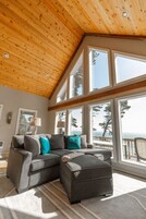 Deluxe House, Private Bathroom, Ocean View (Honeymoon Cove) | Interior