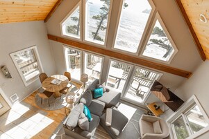 Deluxe House, Private Bathroom, Ocean View (Honeymoon Cove) | Interior