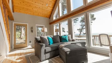 House, Private Bathroom, Ocean View (Honeymoon Cove) | Interior