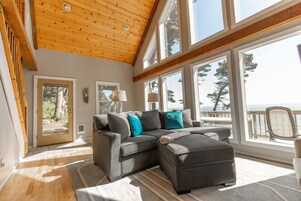 Deluxe House, Private Bathroom, Ocean View (Honeymoon Cove) | Interior