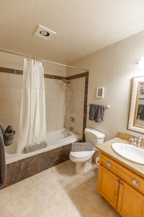 House, Accessible, Private Bathroom (Headland) | Bathroom
