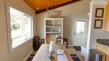House, Private Bathroom, Ocean View (Beach Bungalow) | Interior