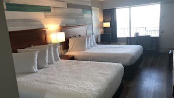 Premier Studio, 2 Queen Beds, Kitchenette, Oceanfront | Bed sheets