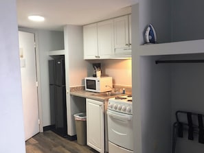 Comfort Double or Twin Room, 2 Queen Beds, Non Smoking, Kitchenette | Private kitchen - Gazebo Inn Oceanfront (Myrtle Beach)