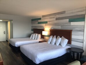 Premier Studio, 2 Queen Beds, Kitchenette, Oceanfront - Gazebo Inn Oceanfront (Myrtle Beach)